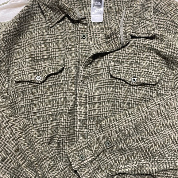Northface looser weave flannel - Picture 4 of 10
